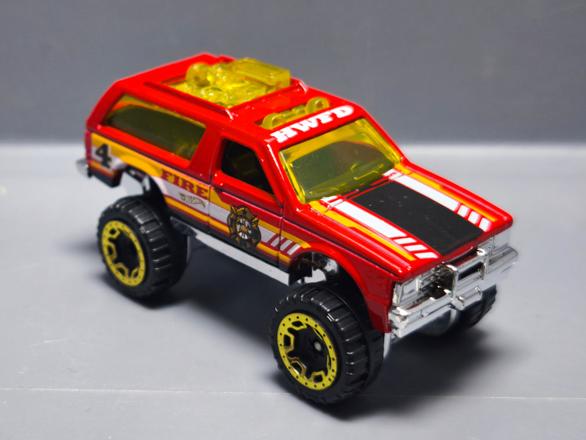 Hot Wheels Chevy Blazer 4X4 2016-213      (A20)