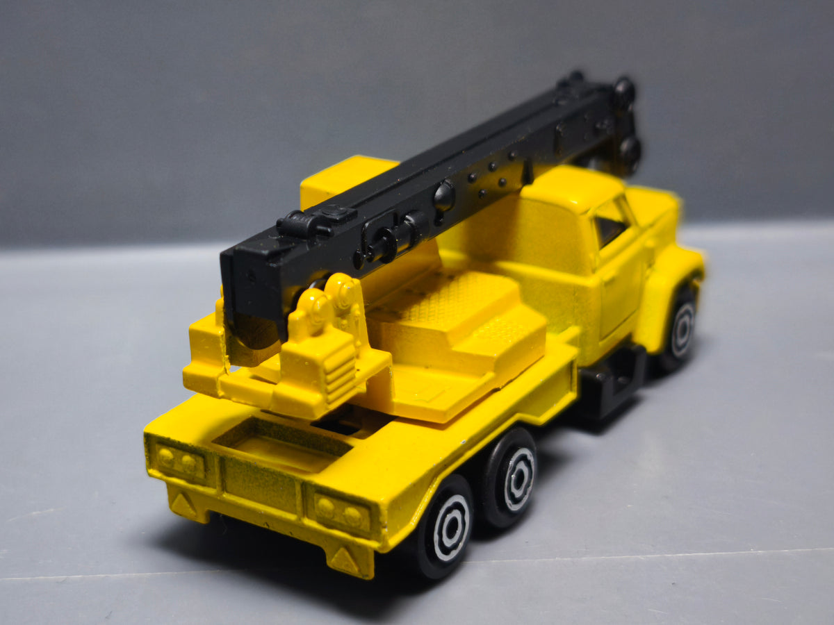 Majorette 1987/90 série 200 MIF GMC brigadier crane truck  (A27)