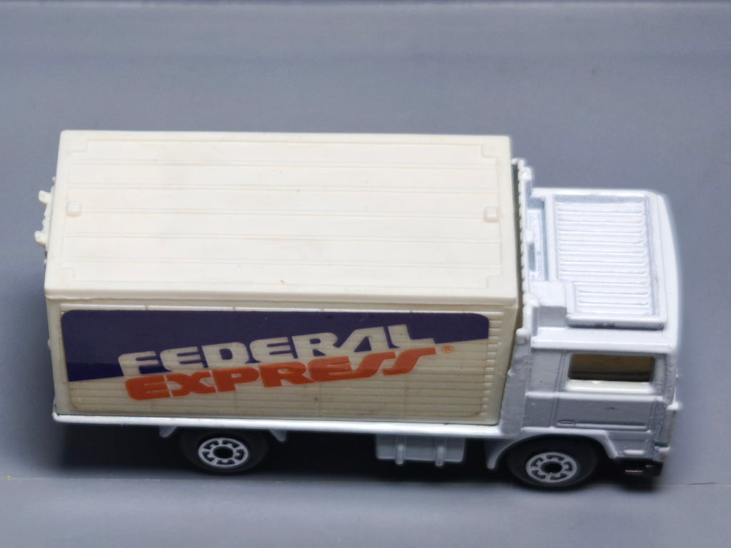 Matchbox 1987 mainline  Volvo container truck federal express     (A31)