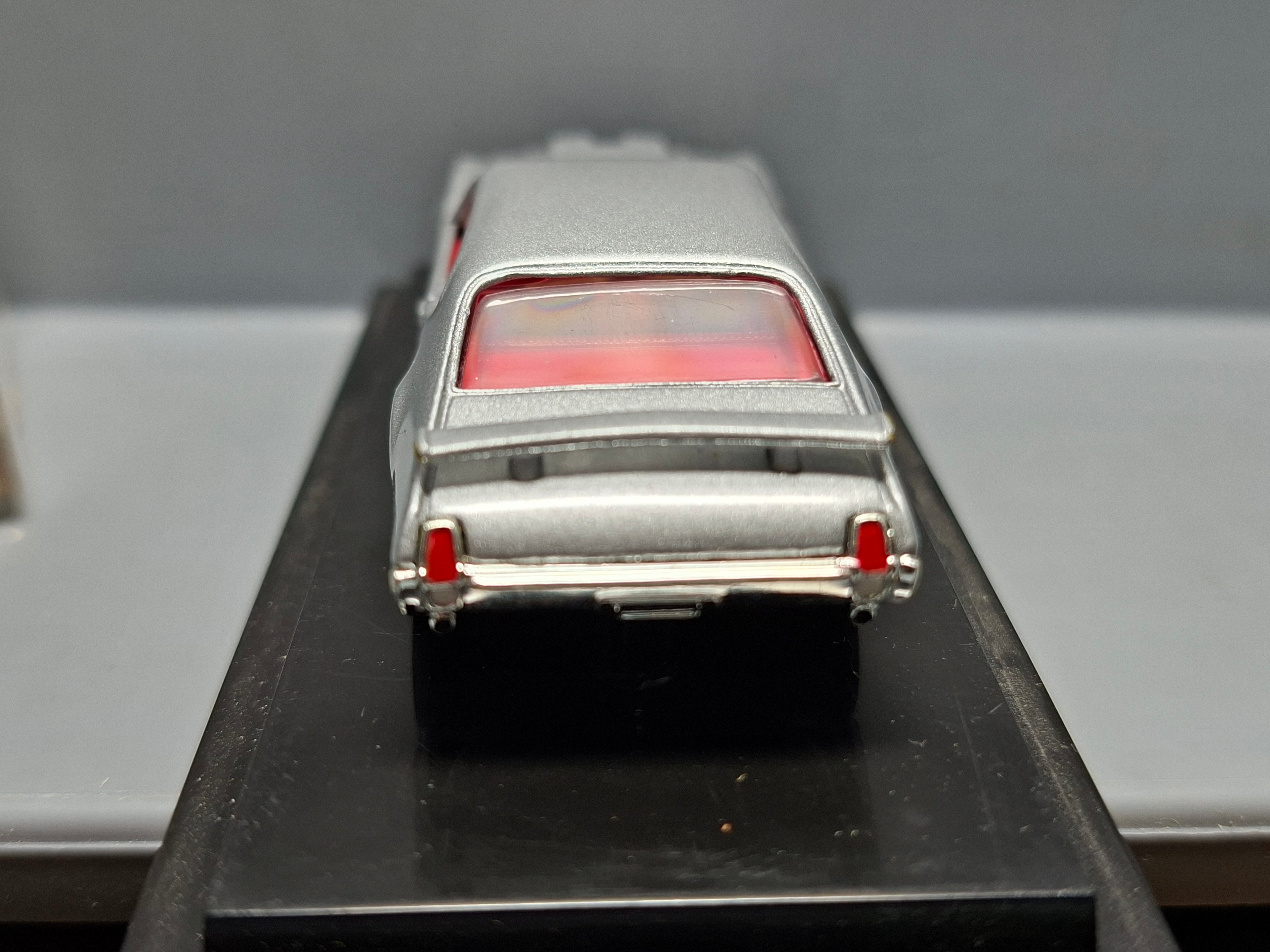 Hot Wheels 2000 cool collectible  1969 oldsmobile 442  (NP17)
