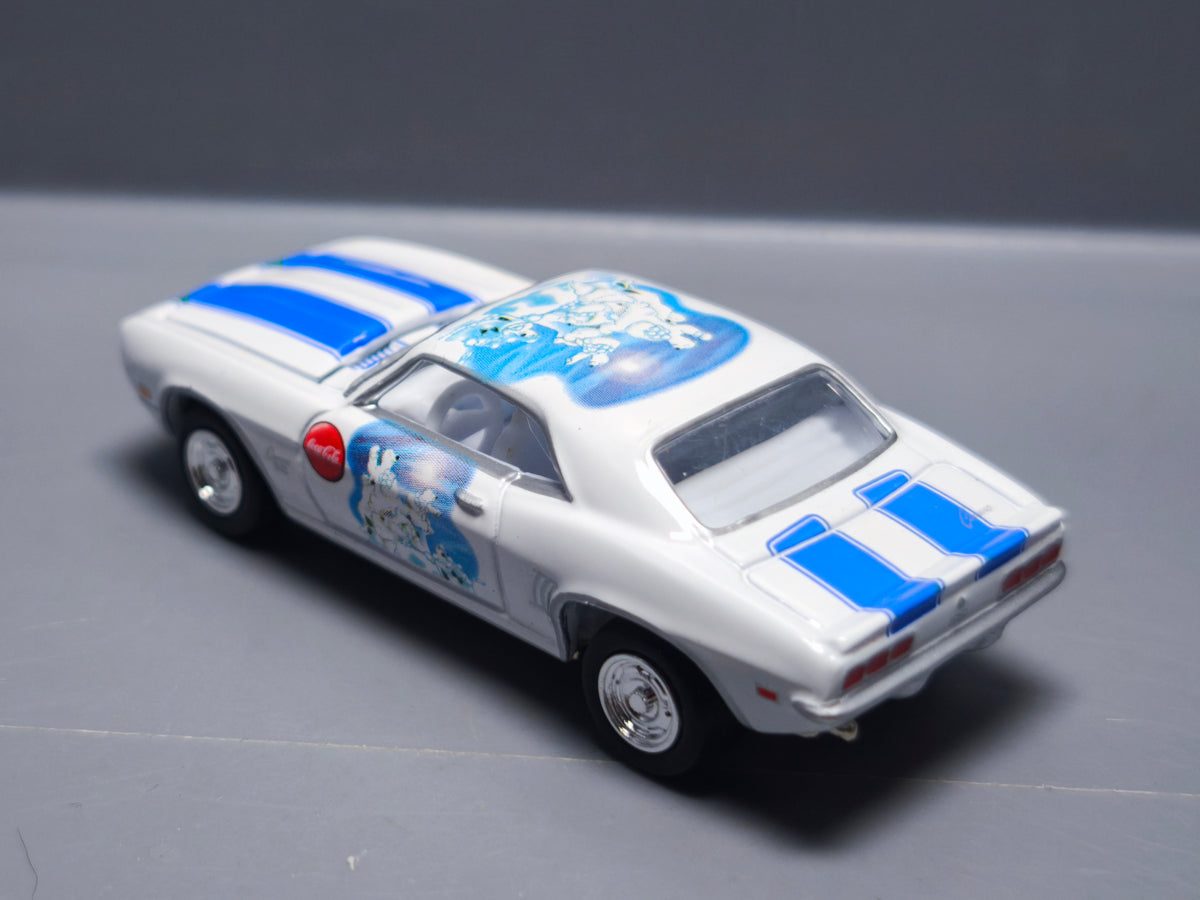 Johnny Lightning 2004 Coca-Cola holiday ornament  1969 Chevy camaro  (A33)