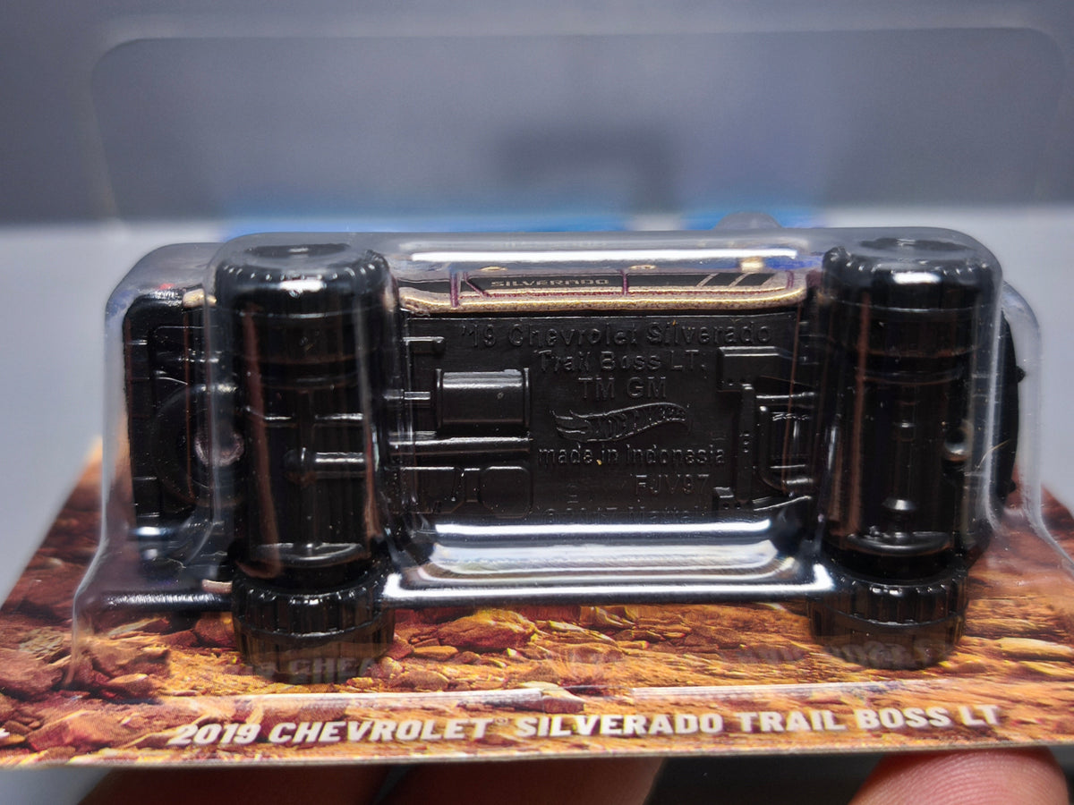 Hot Wheels Performance Truck 2019 chevrolet silverado trail boss LT (NP08)