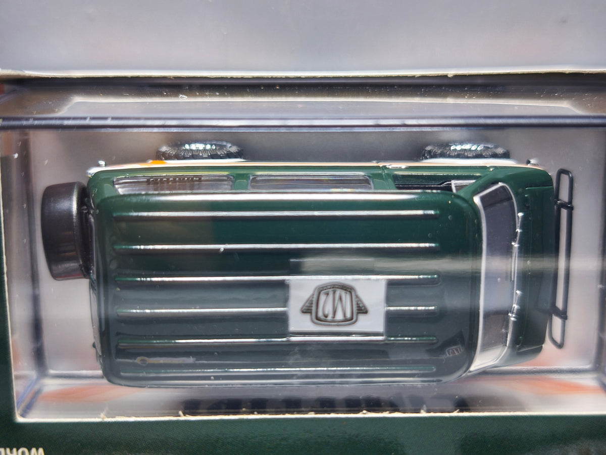 M2 Machines 1971 Chevrolet van beauville 4X4 R104 25-85 (NP08)