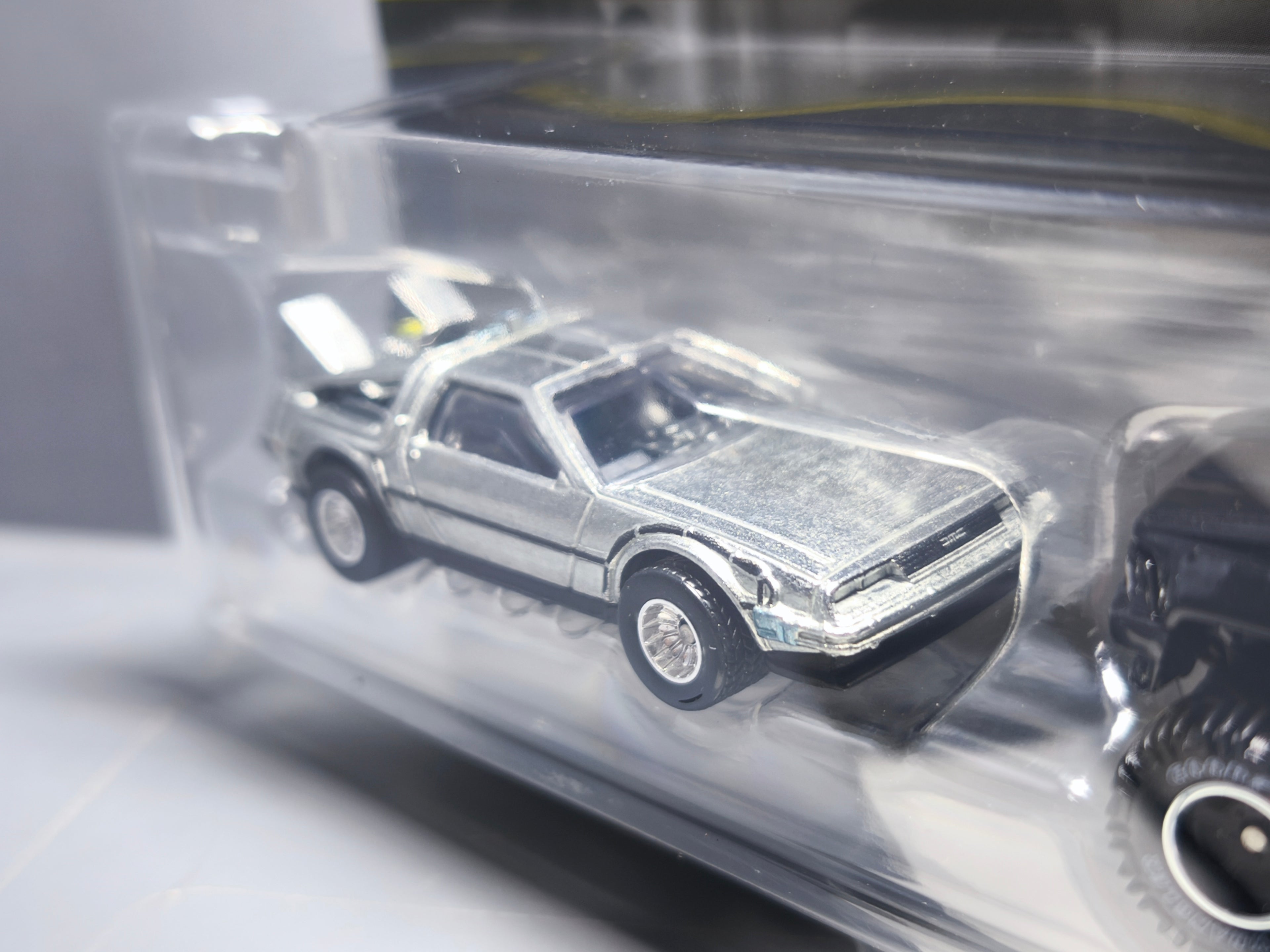 Hot Wheels Premium 2-pack BTTF time machine 1987 Toyota Pickup (Cart)