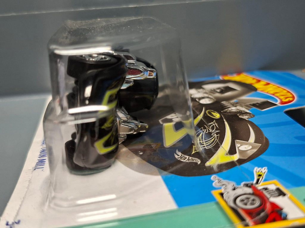 Hot Wheels Treasure Hunt Twin mill  2022-081 (NP19)