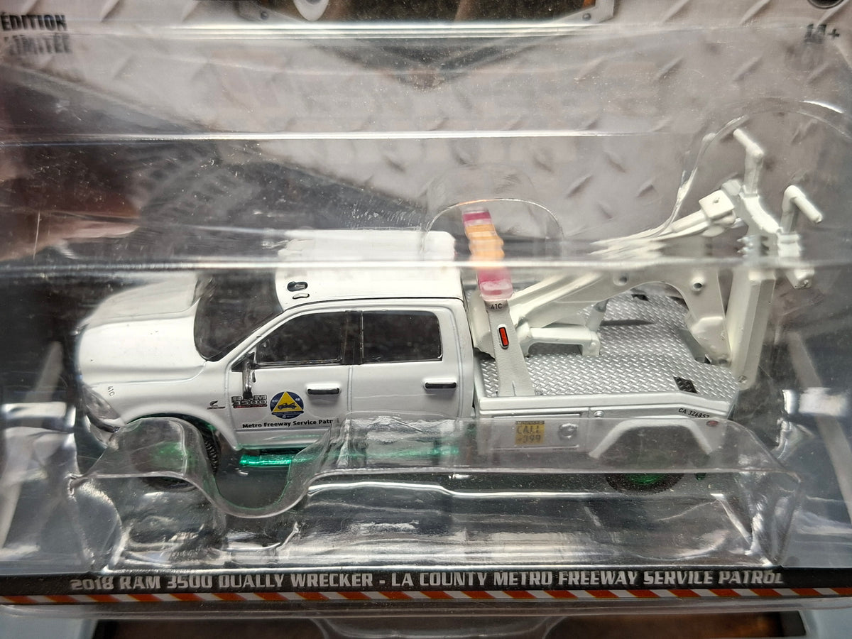 Greenlight Dually Drivers 2018 Ram 3500 Dually Wrecker Chase Green Wheels (CT05)