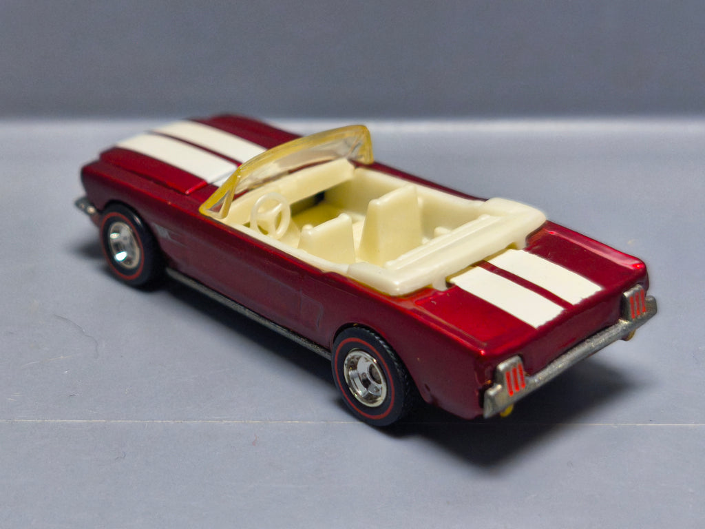 Hot Wheels Treasure Hunt 65 mustang convertible 2009-043 (A07)