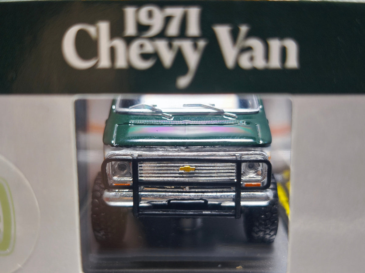 M2 Machines 1971 Chevrolet van beauville 4X4 R104 25-85 (NP08)