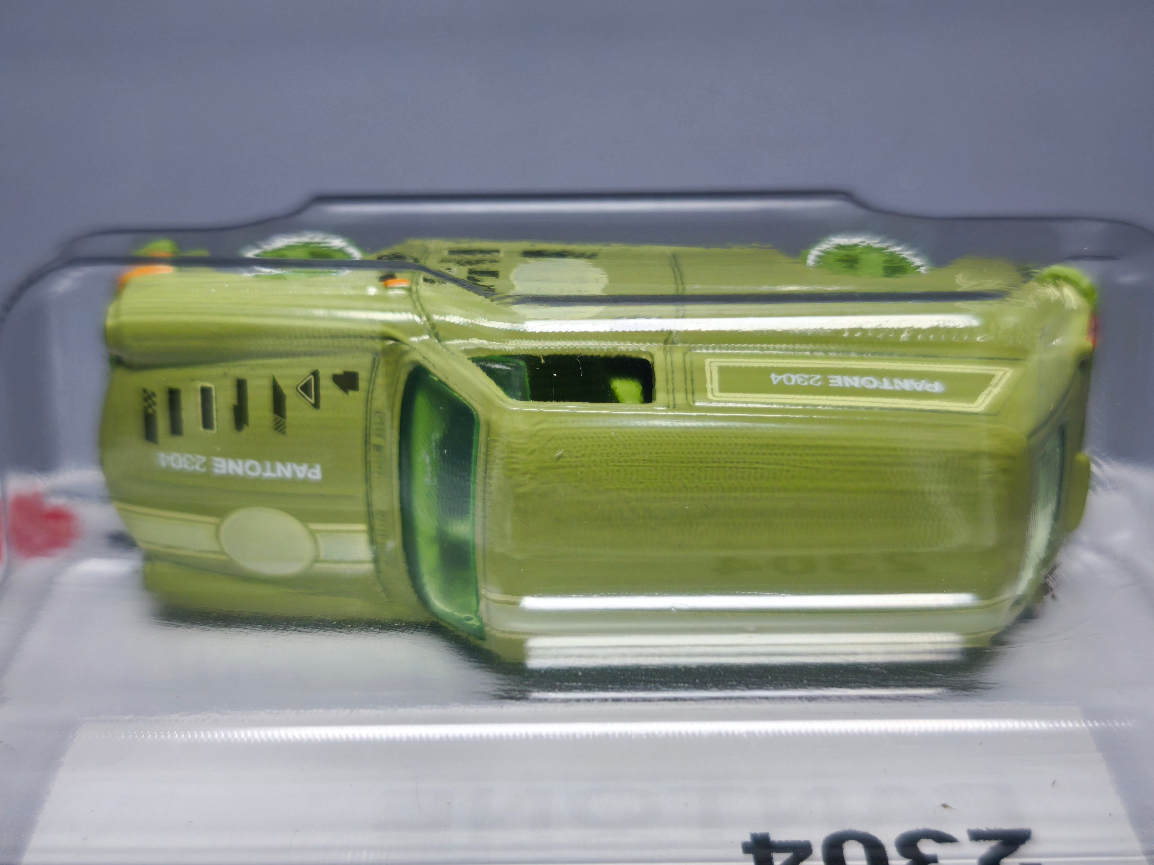 Hot Wheels 2026 Pantone Mix B '69 Volkswagen Squareback (NP52)