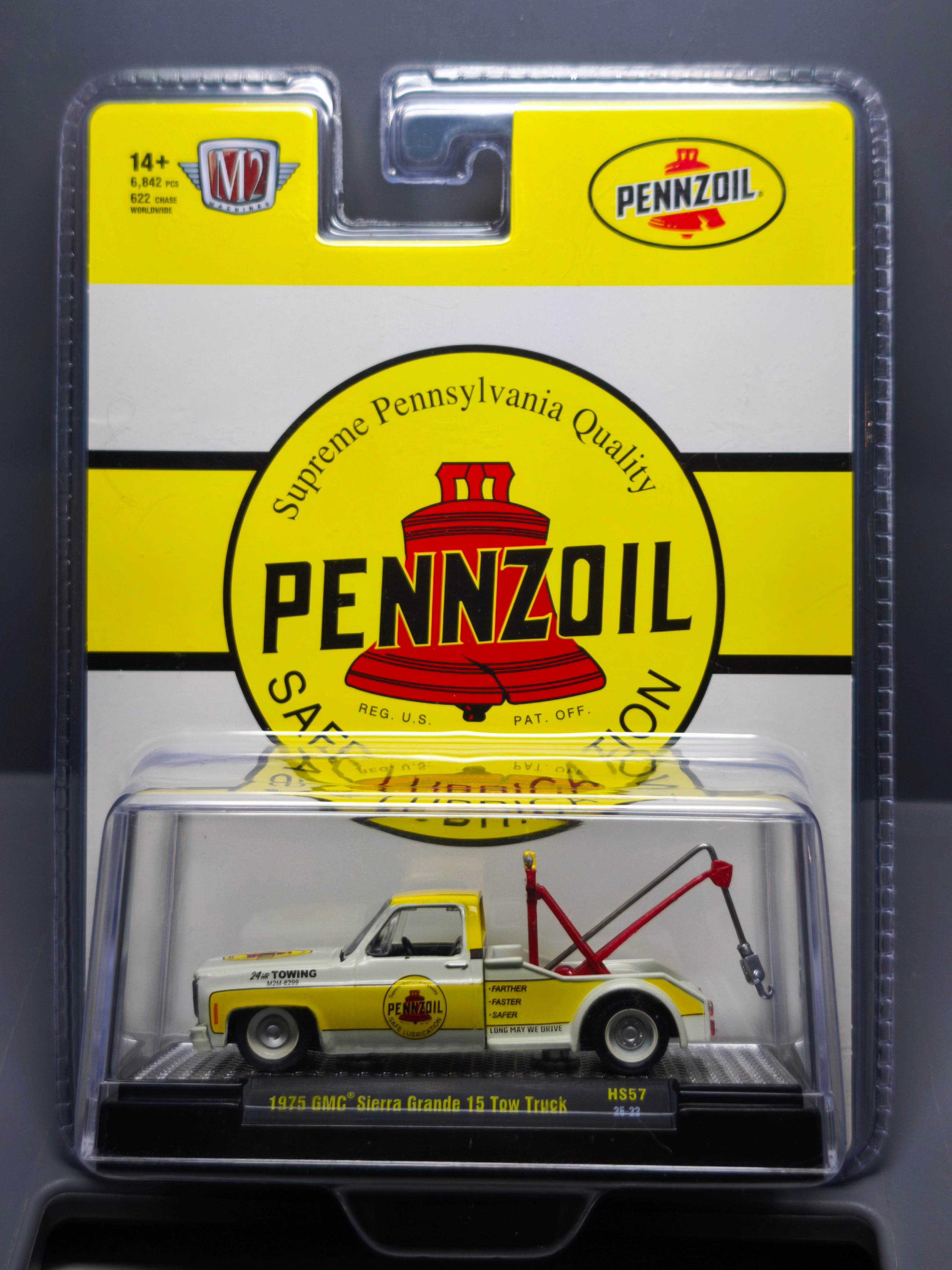 M2 Machines Hobby Exclusive 1975 GMC Sierra Grande 15 Tow Truck Penzoil (NG10)