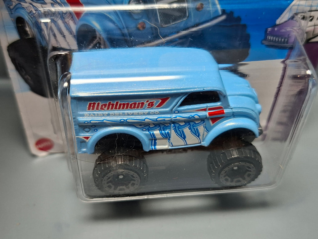 Hot Wheels Monster dairy delivery   2025-133 (NP39)