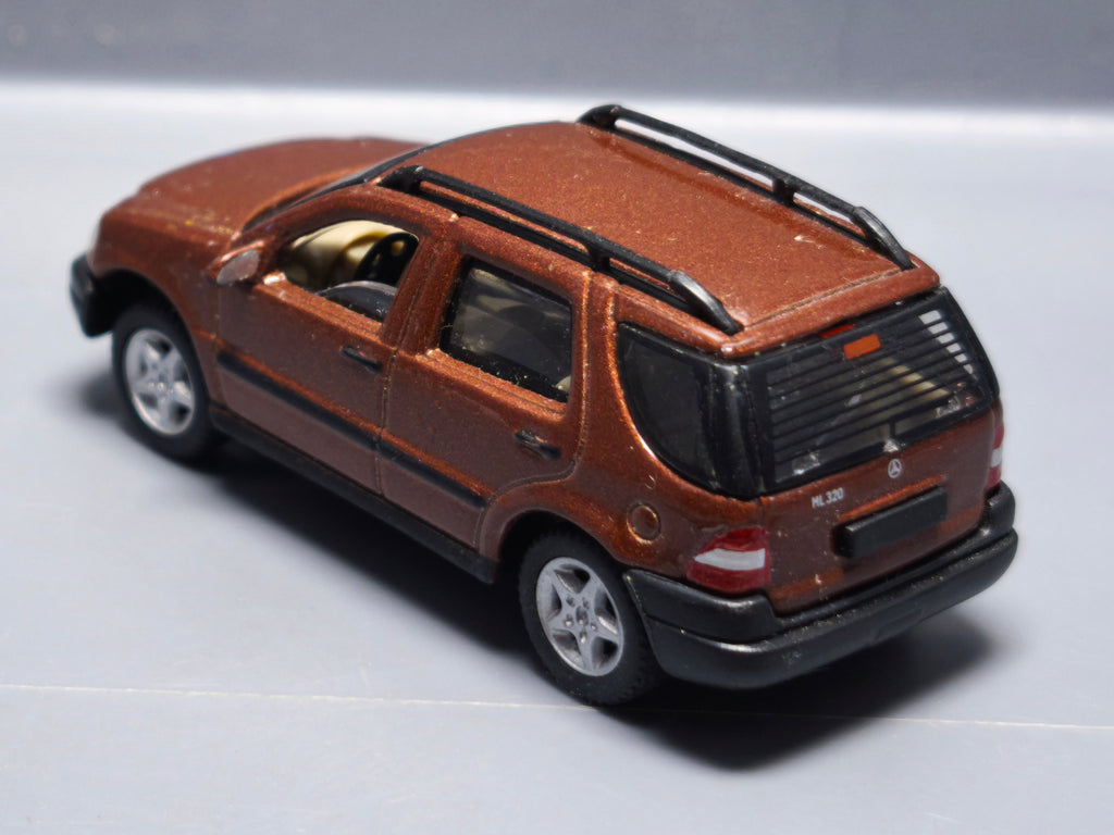 Hongwell 1/72  Mercedes benz M Class (A18)