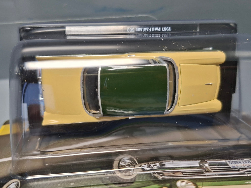 M2 Machines 2025 auto drivers R130 1957 Ford Fairlane 500 (NG52)