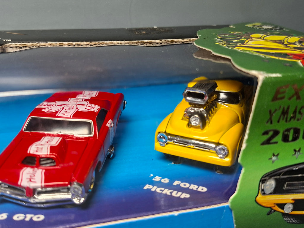 Muscle machines 2001 california too hot exclusive X-mas Pt cruiser camaro (CT10)