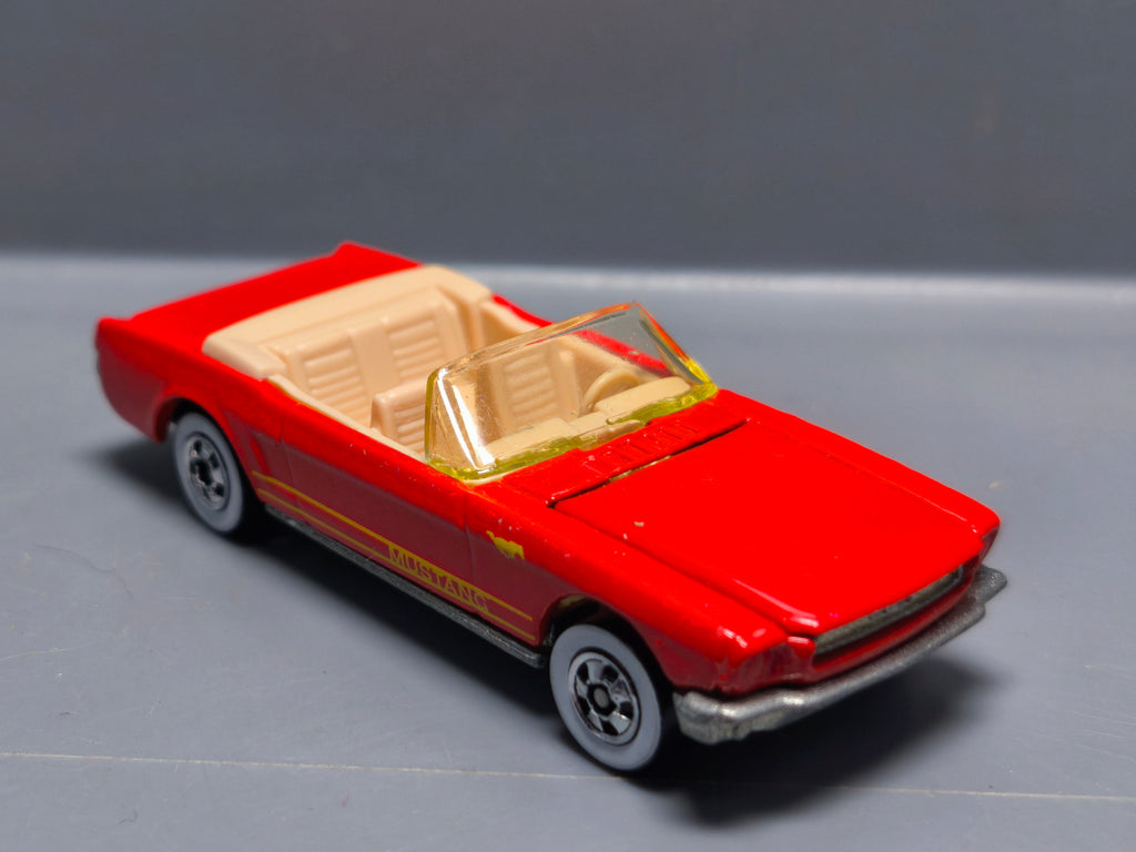 Hot Wheels 65 mustang convertible version rouge foncé 1991-162 (A07)