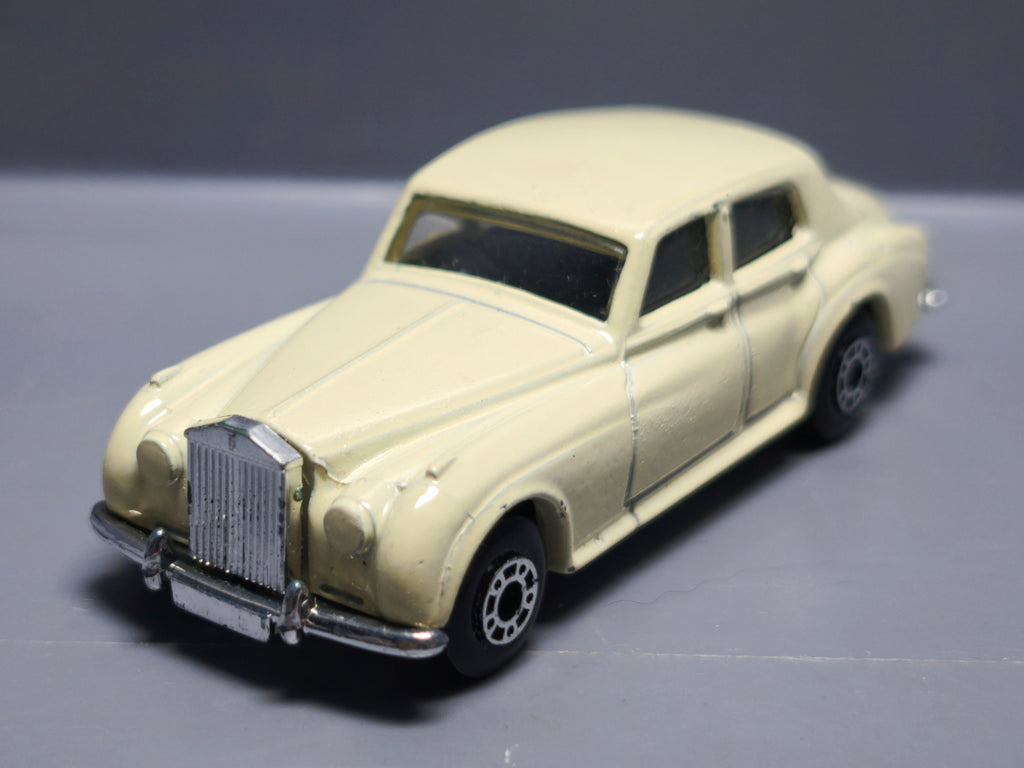 Matchbox 1982 mainline  Rolls royce silver cloud II version crème   (A06)