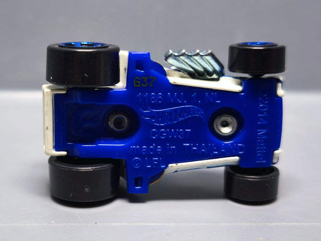 Hot Wheels Star Wars  R2-D2   (A16)