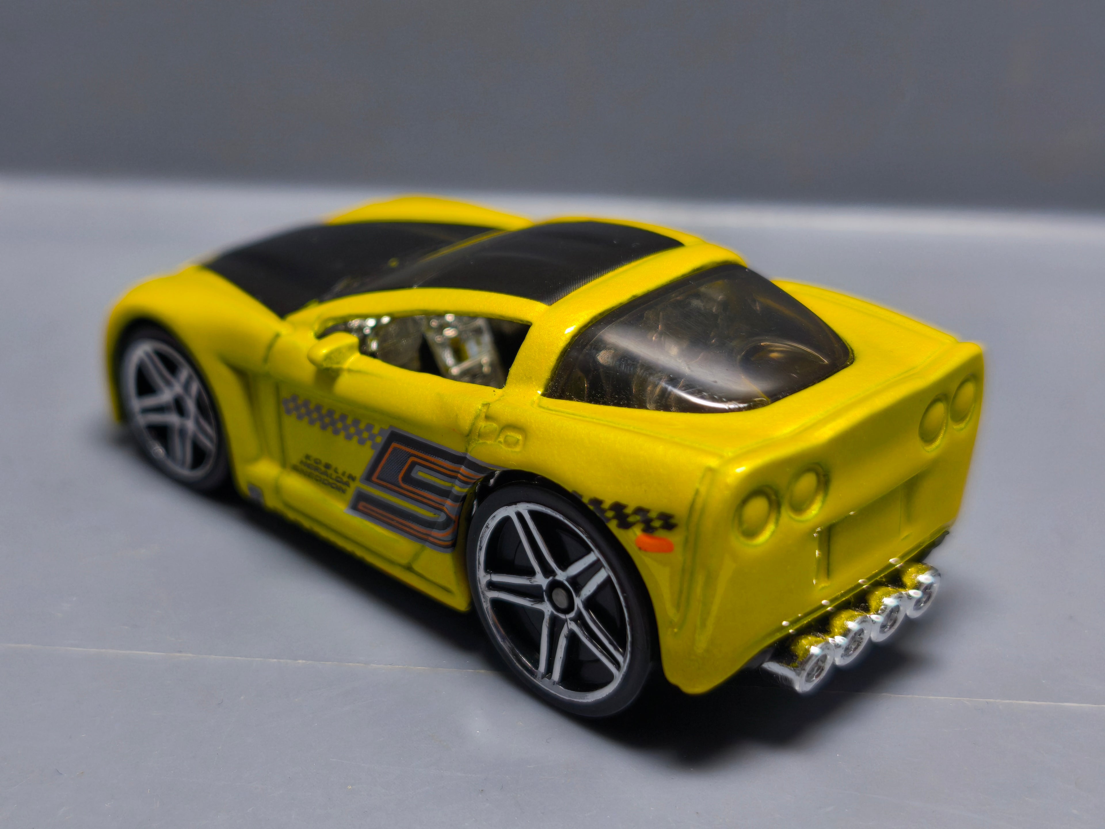 Hot Wheels C6 corvette version avec tampo makuilli racing 2004-099 (A09)