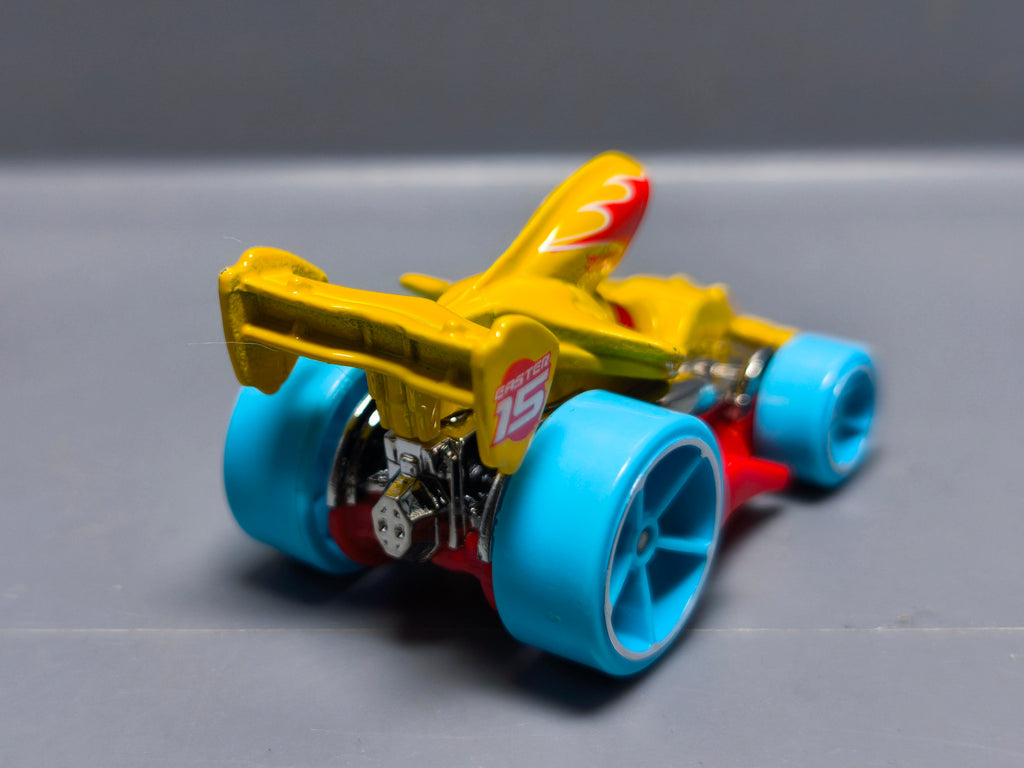 Hot Wheels Tarmac attack Happy Easter  (A09)