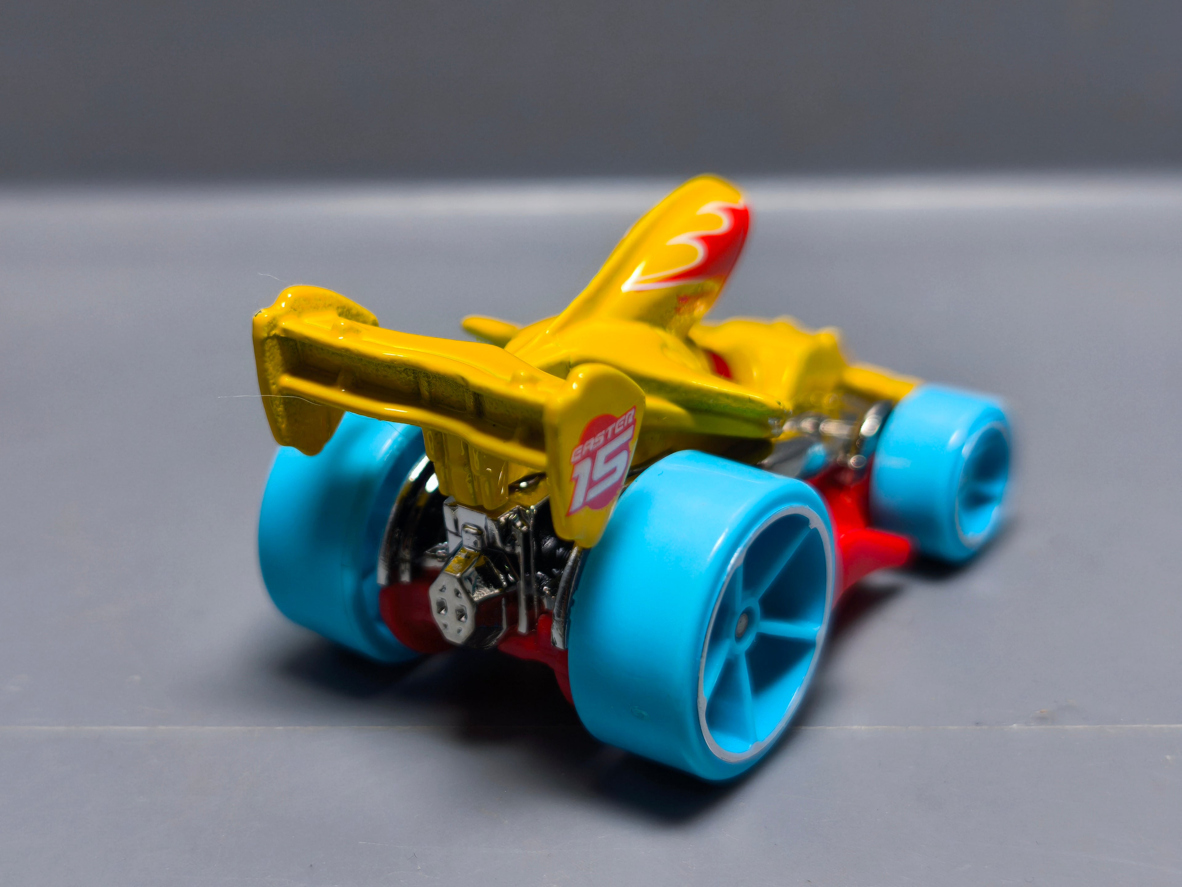 Hot Wheels Tarmac attack Happy Easter  (A09)