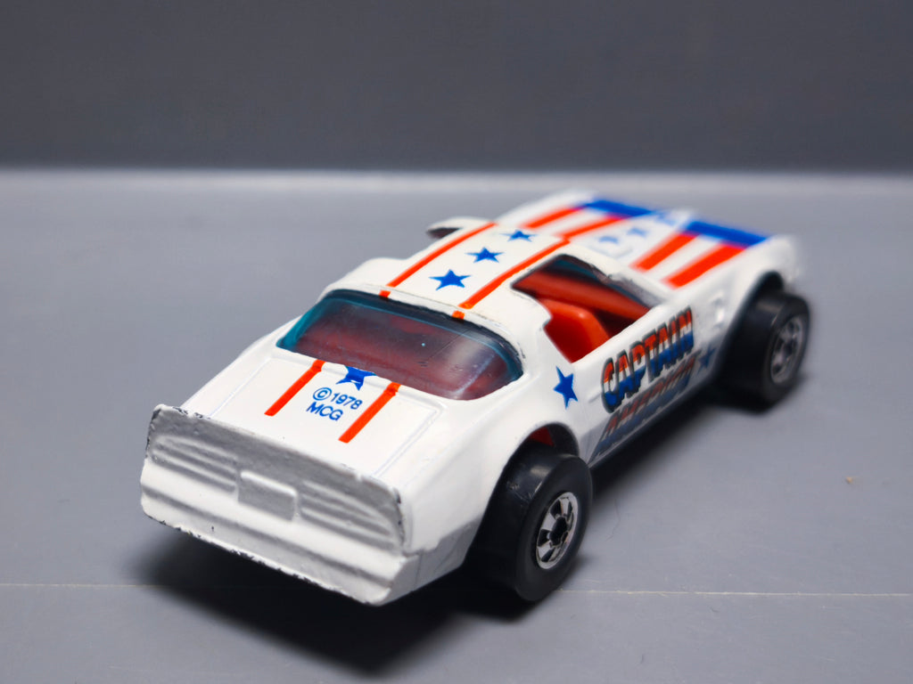 Hot Wheels 1979 the heroes version BW Hot Bird Captain america  (A11)