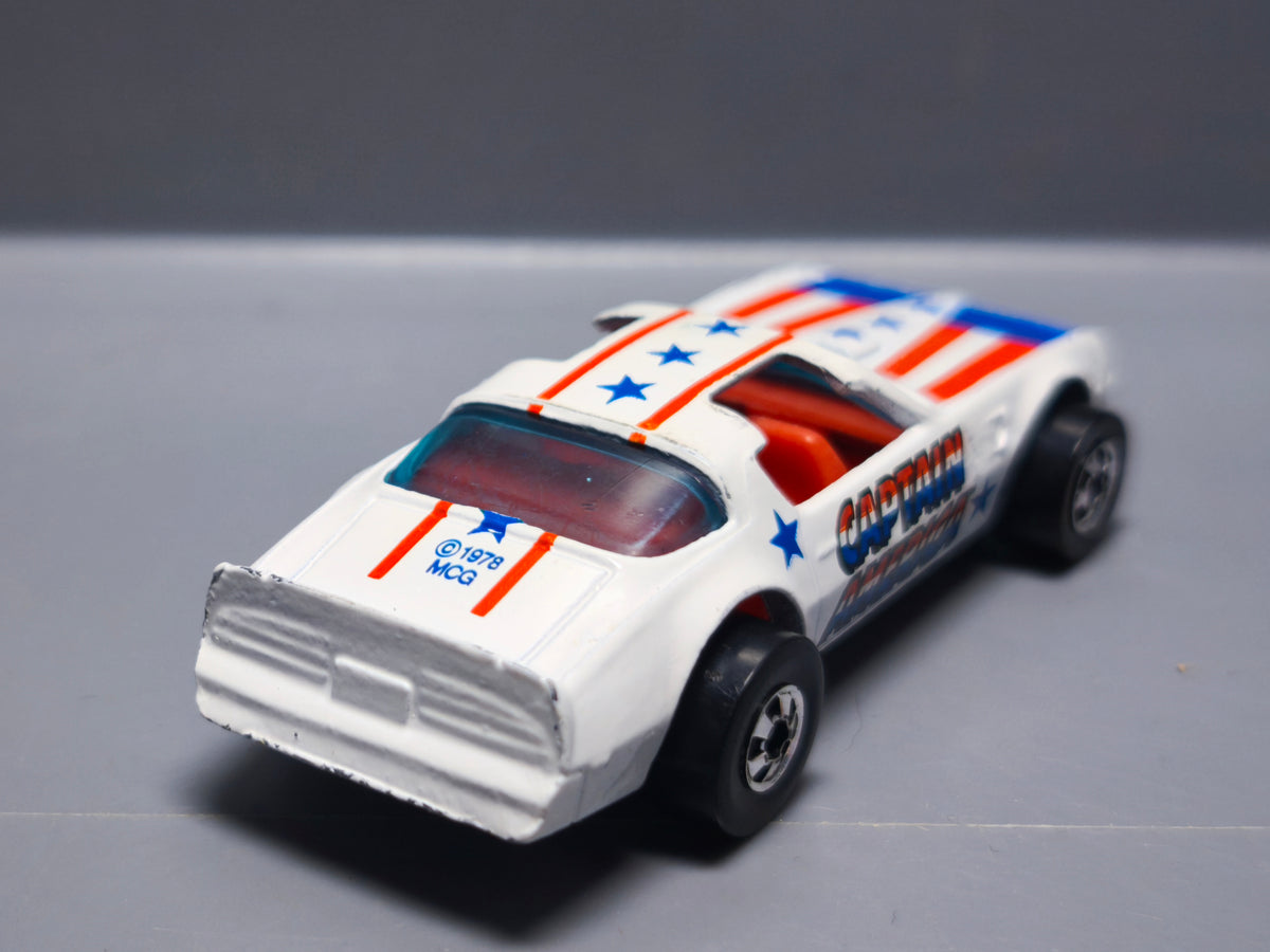 Hot Wheels 1979 the heroes version BW Hot Bird Captain america  (A11)