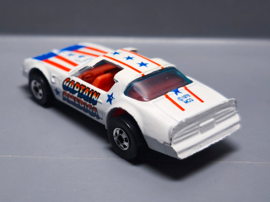 Hot Wheels 1979 the heroes version BW Hot Bird Captain america  (A11)