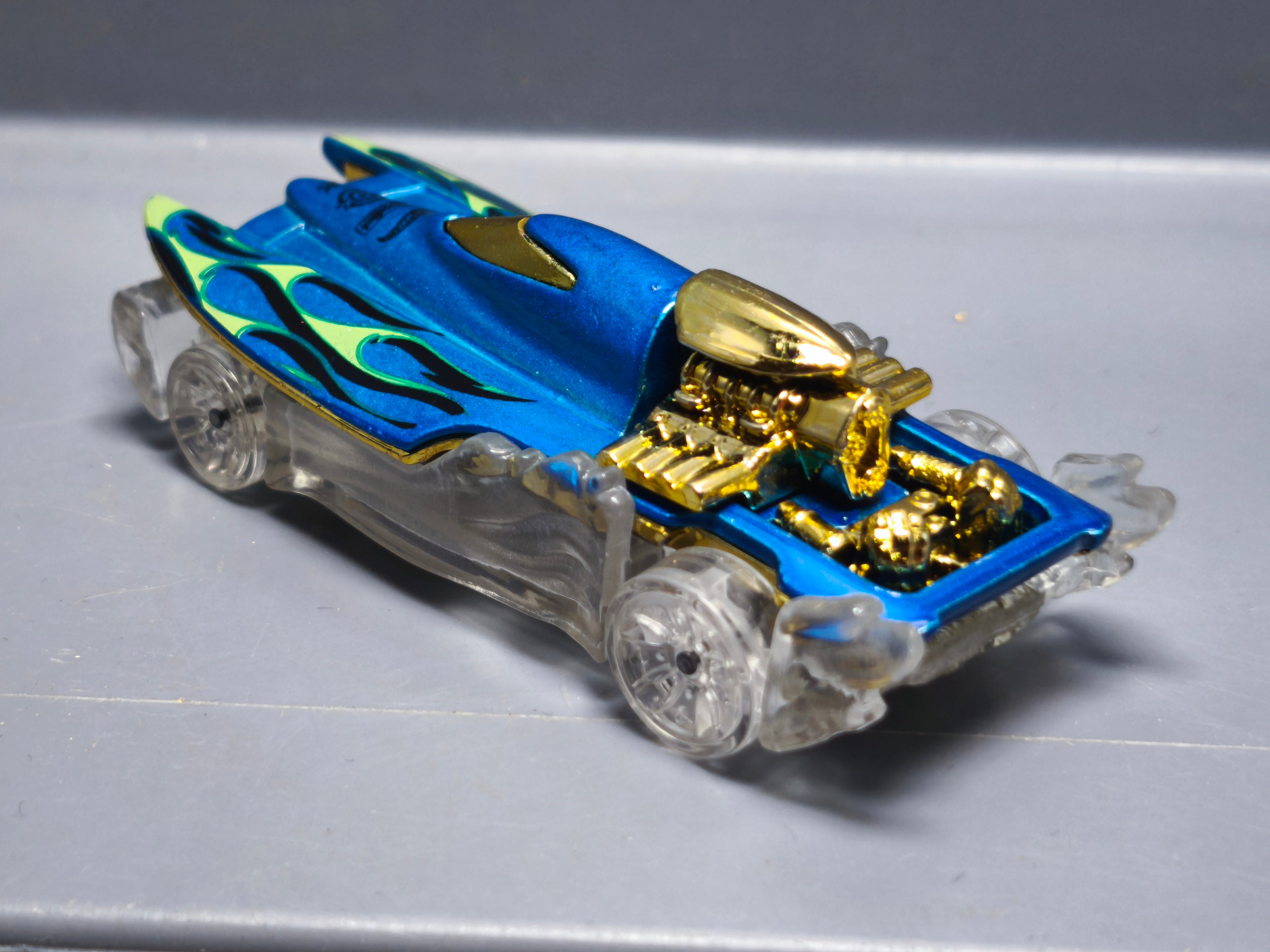 Hot Wheels Mad splash 2012-029  (A11)