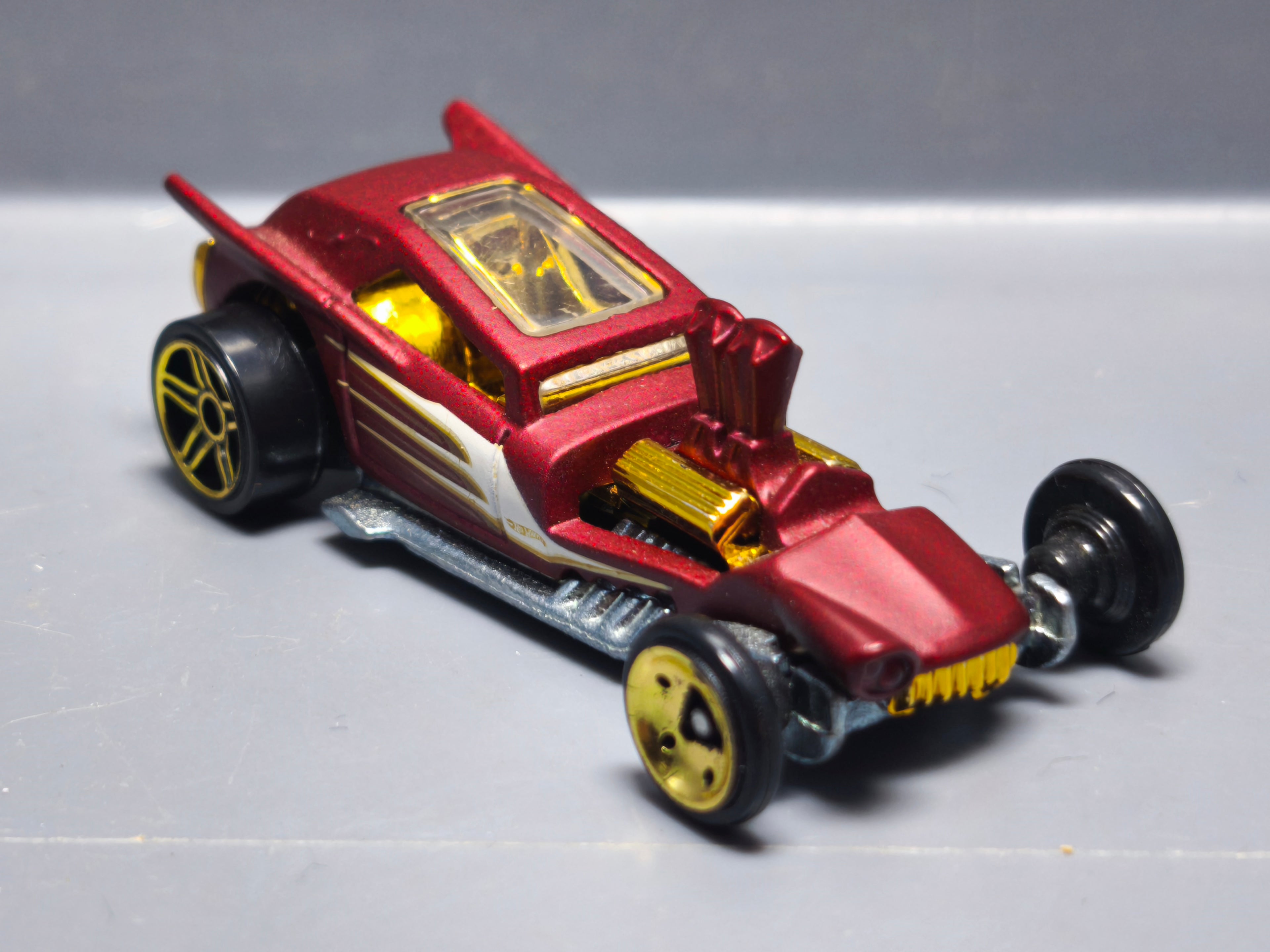 Hot Wheels Fangula 2013-186     (A11)