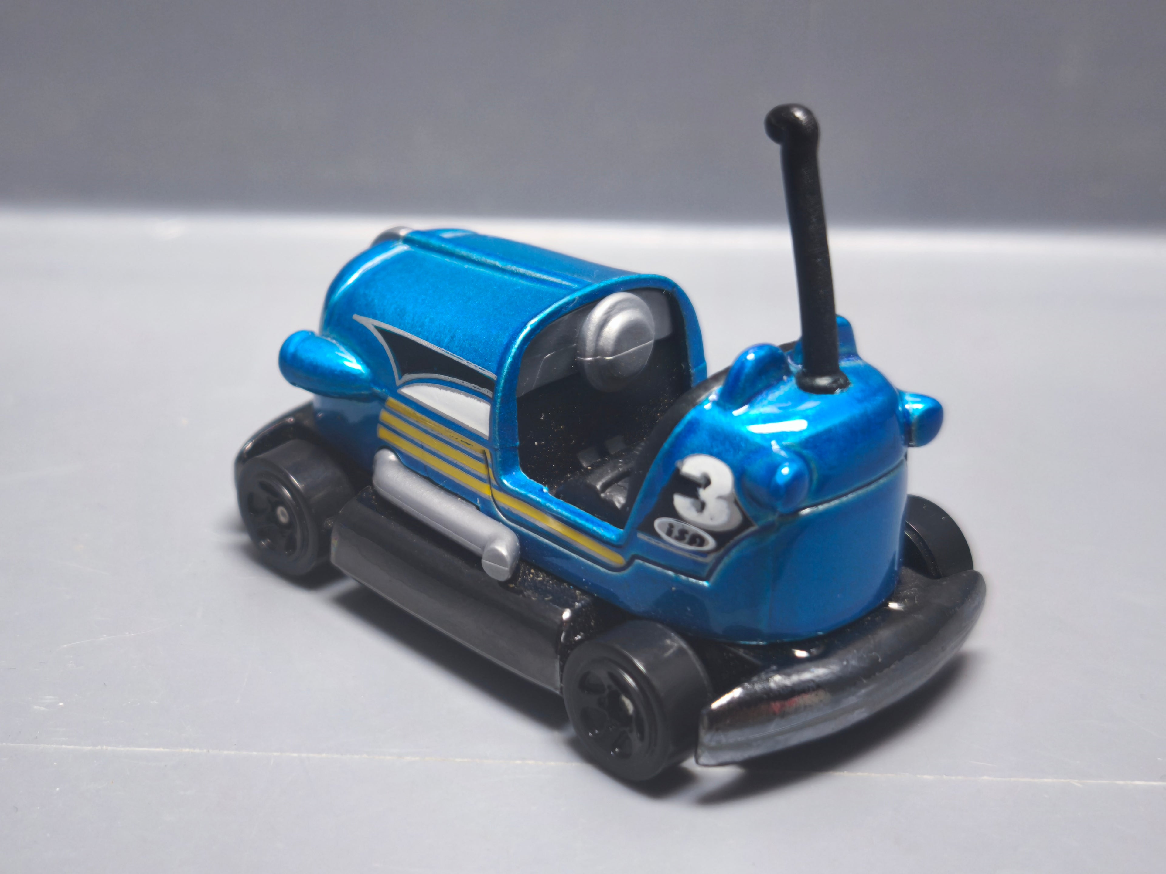 Hot Wheels Bump around 2013-145  (A12)