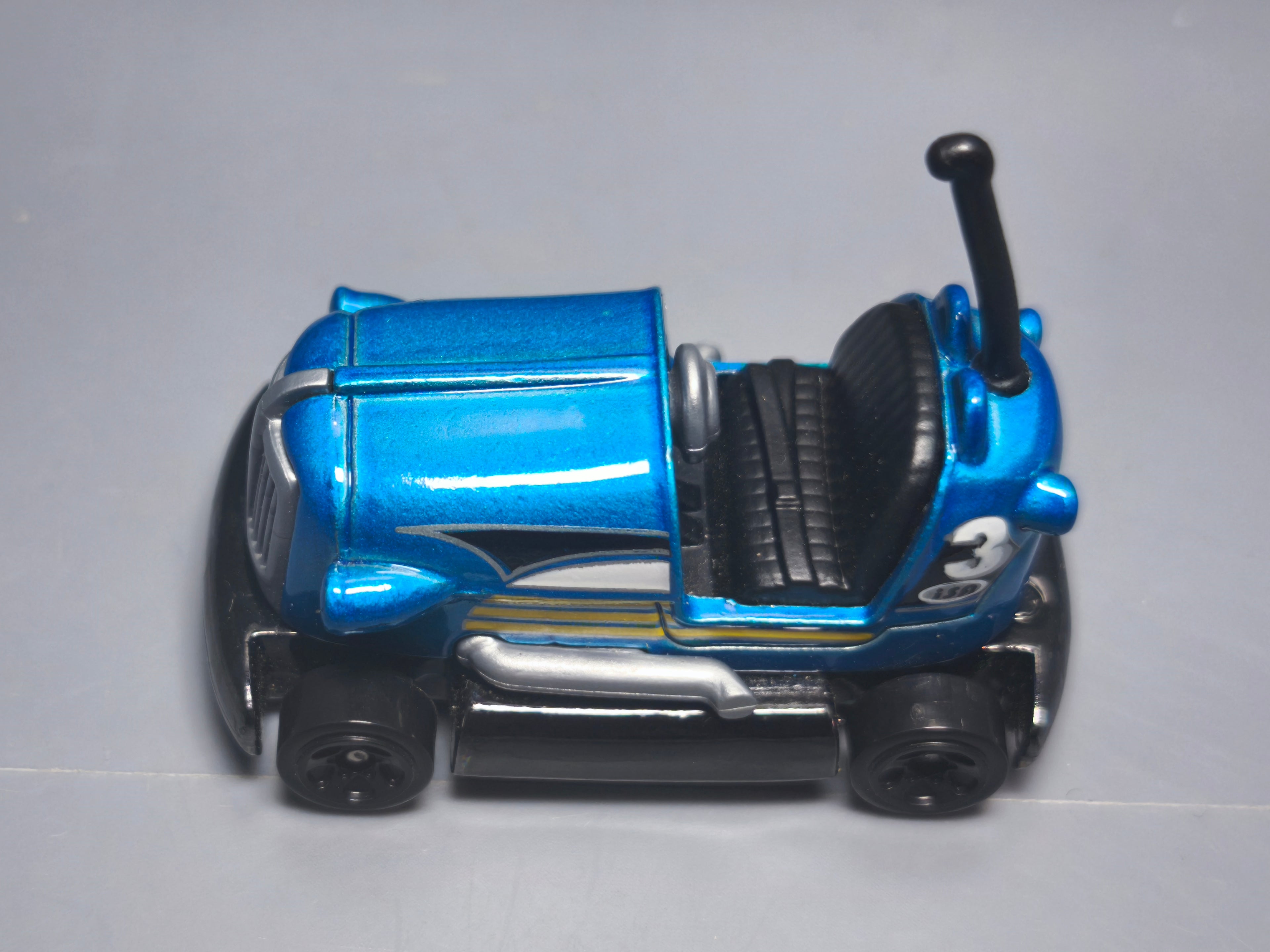 Hot Wheels Bump around 2013-145  (A12)