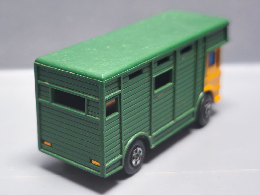Matchbox AEC ergomatic horse box (A13)