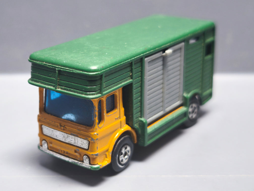 Matchbox AEC ergomatic horse box (A13)