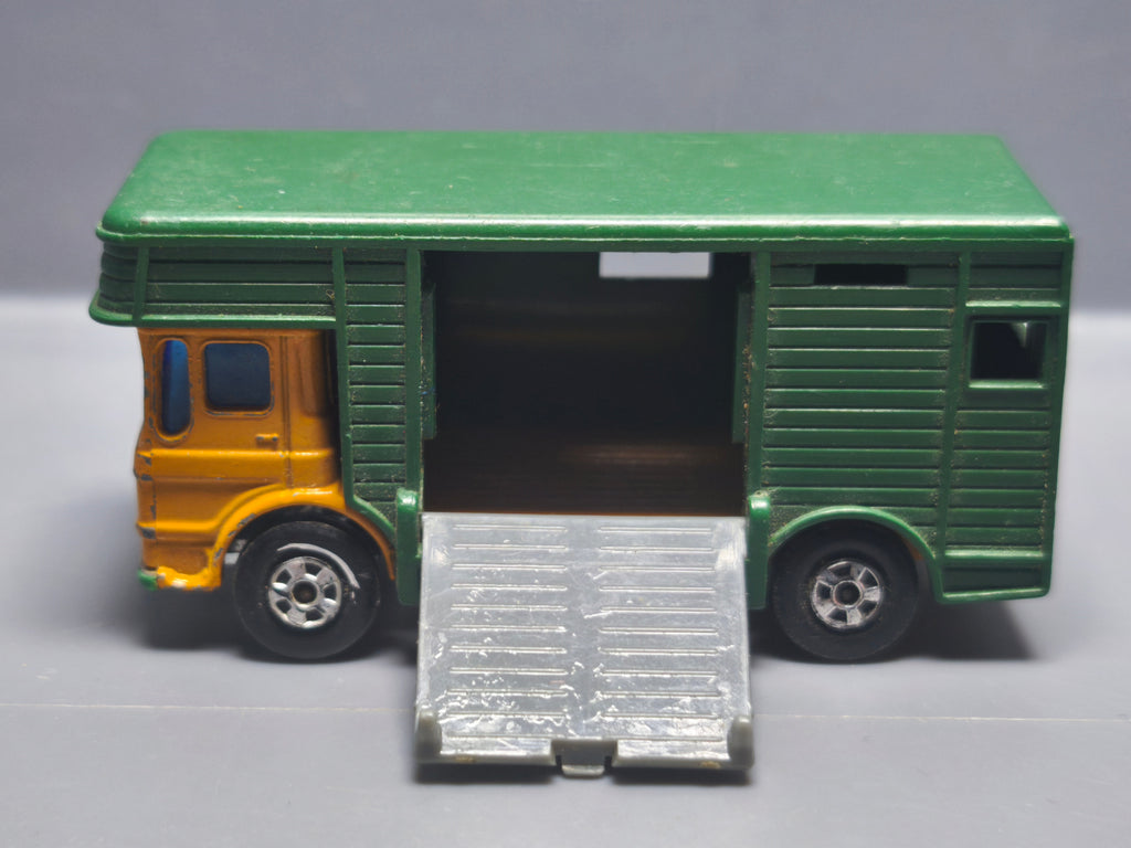 Matchbox AEC ergomatic horse box (A13)