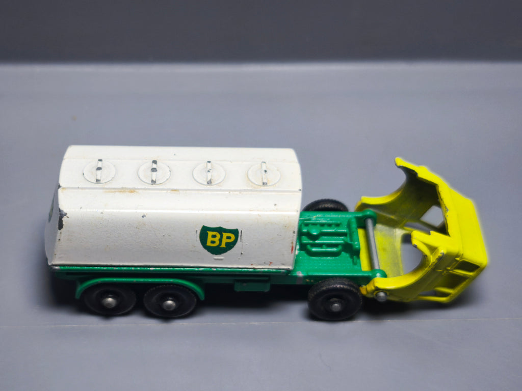 Matchbox Lesney Bedford petrol tanker  (A14)