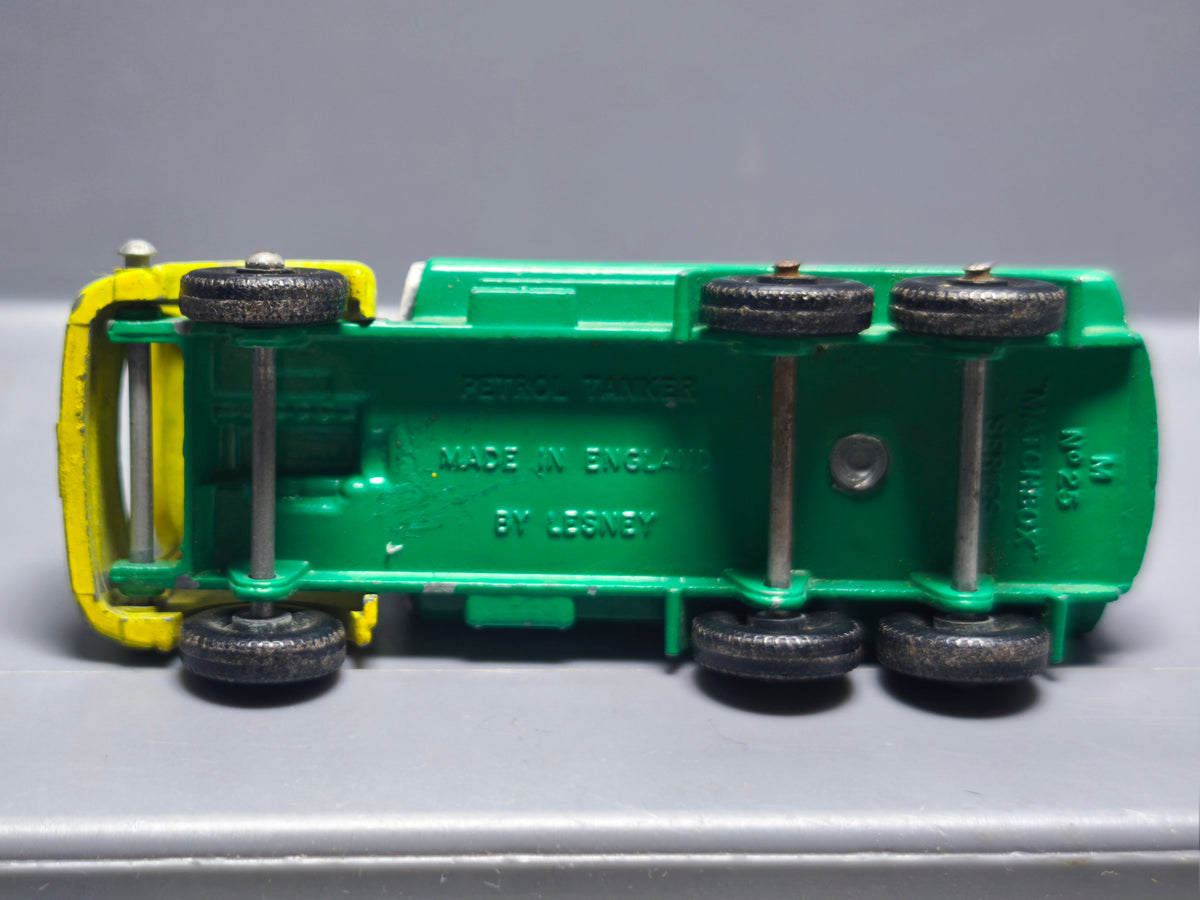 Matchbox Lesney Bedford petrol tanker  (A14)