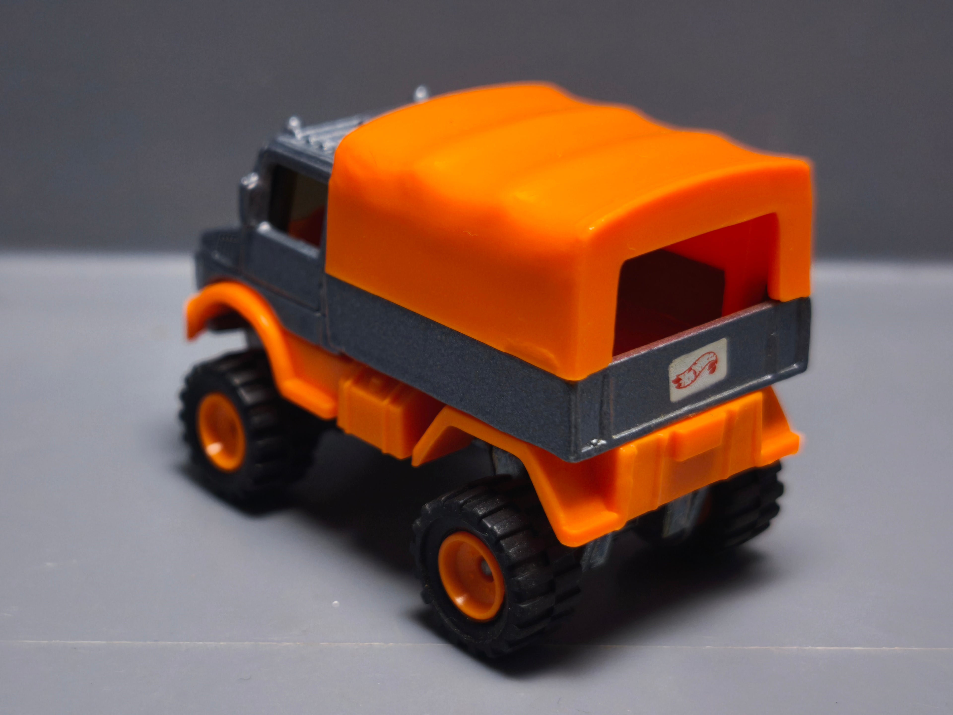 Hot Wheels Mercedes benz unimog  1995-318 real riders    (a14)