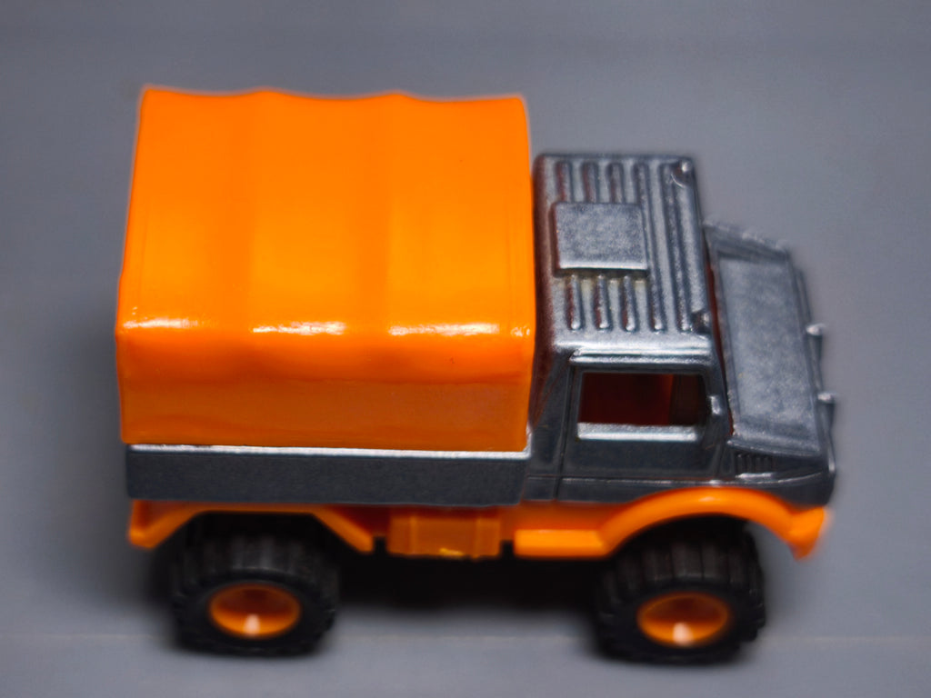 Hot Wheels Mercedes benz unimog  1995-318 real riders    (a14)