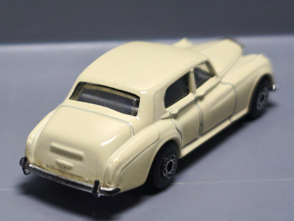 Matchbox 1986/88 mainline 062 Rolls-Royce silver cloud    (A33)