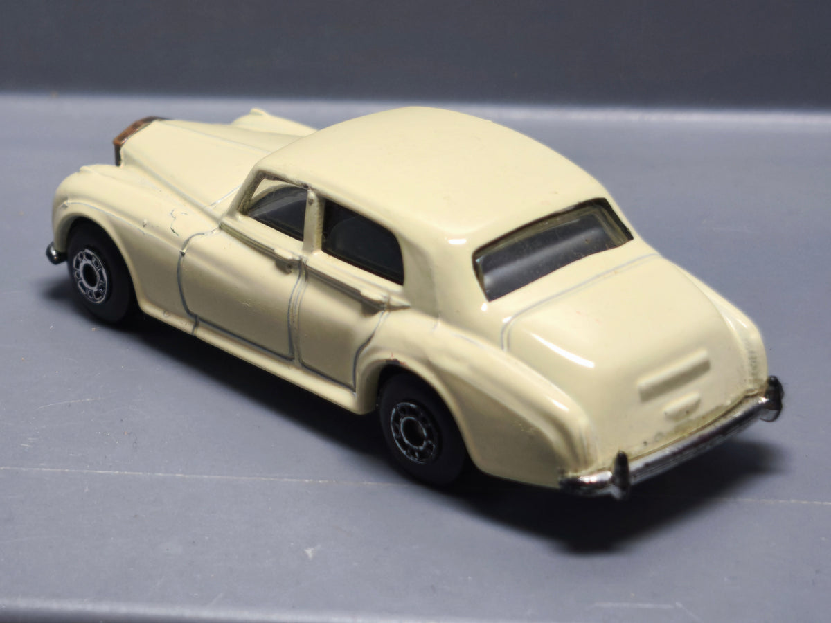 Matchbox 1986/88 mainline 062 Rolls-Royce silver cloud    (A33)
