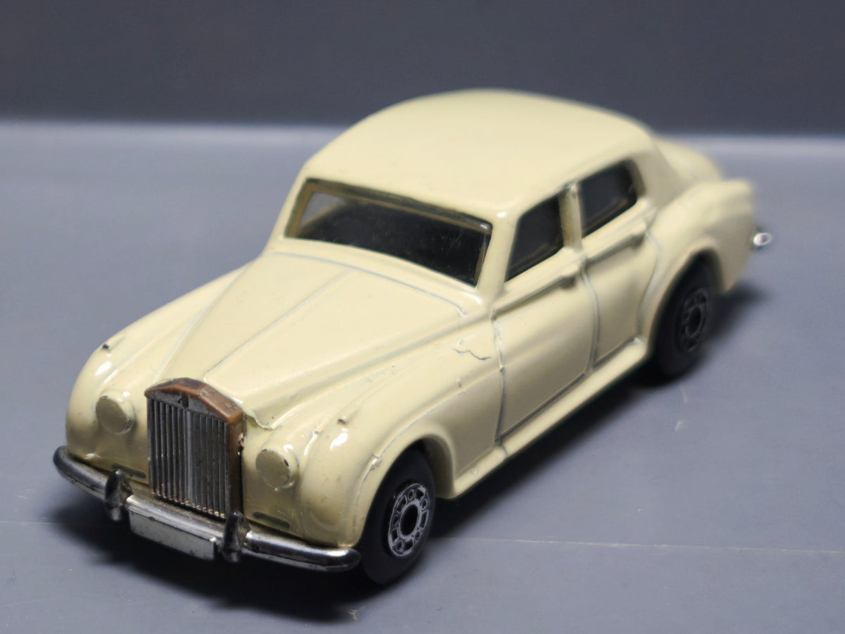 Matchbox 1986/88 mainline 062 Rolls-Royce silver cloud    (A33)
