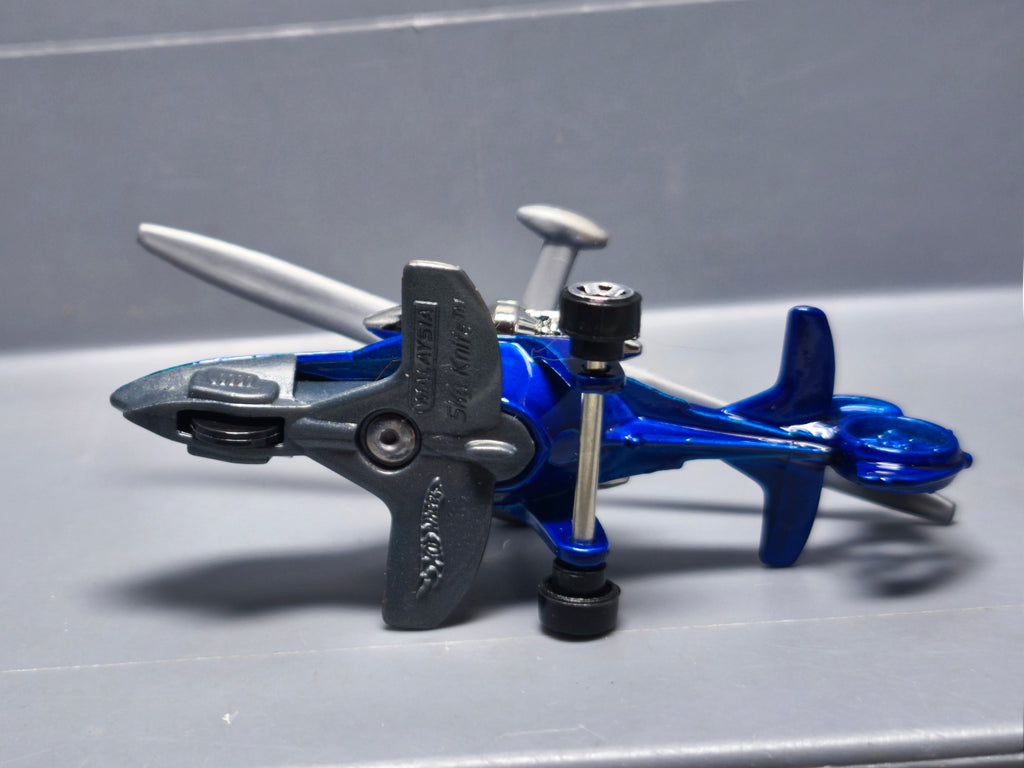 Hot Wheels Sky knife 2007-013 version bleue (A34)