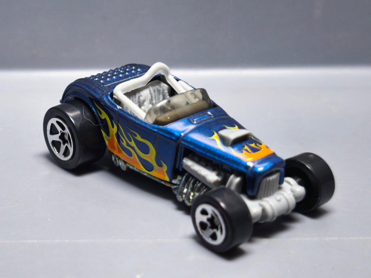 Hot Wheels 2003 decades exclusive target  Deuce roadster  (A34)