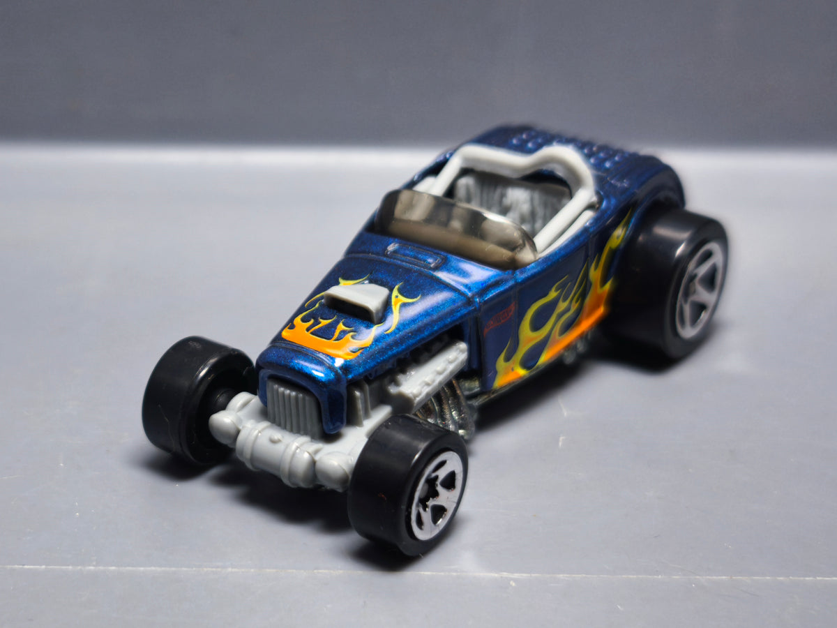 Hot Wheels 2003 decades exclusive target  Deuce roadster  (A34)