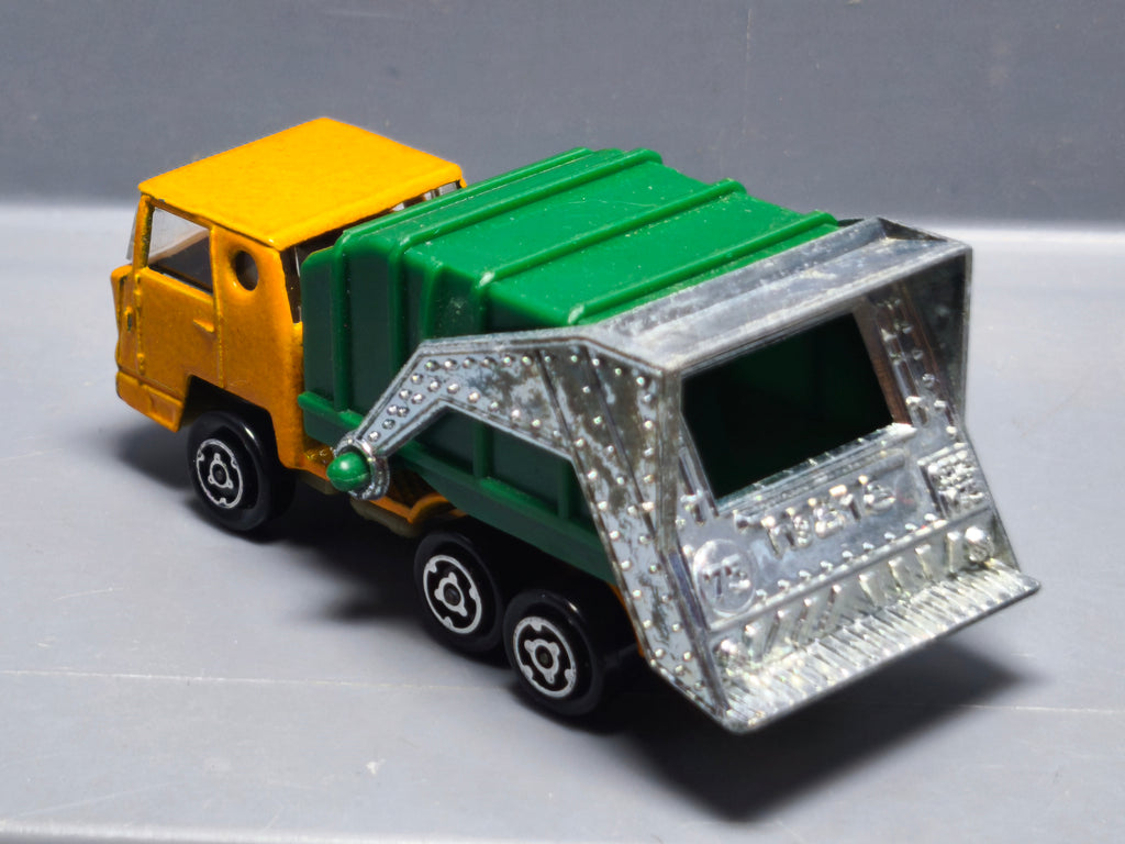 Majorette Bernard refuse truck   (A34)