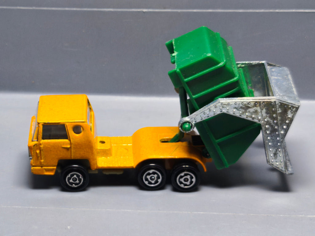 Majorette Bernard refuse truck   (A34)
