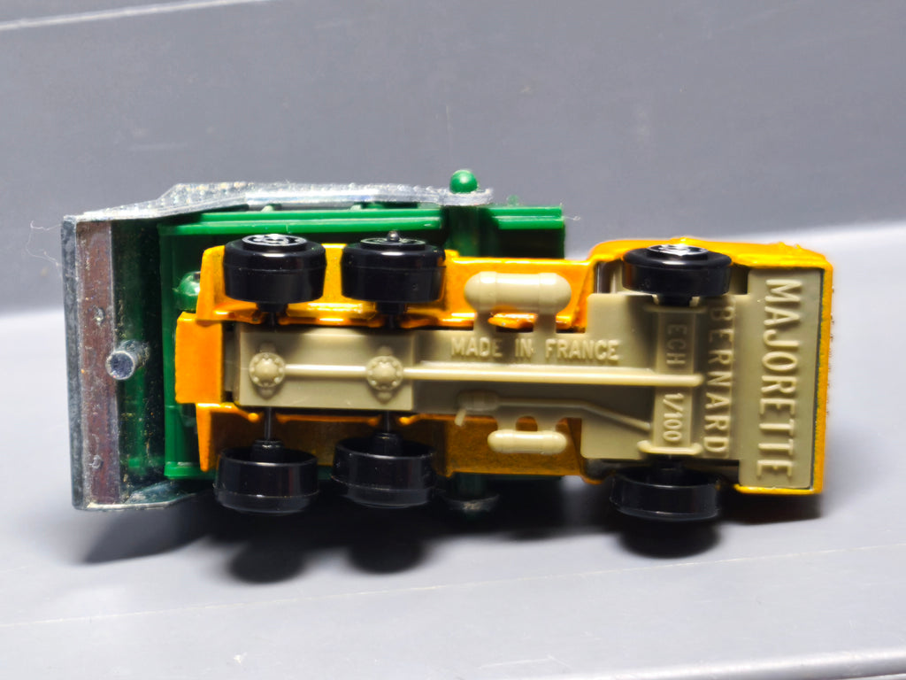 Majorette Bernard refuse truck   (A34)