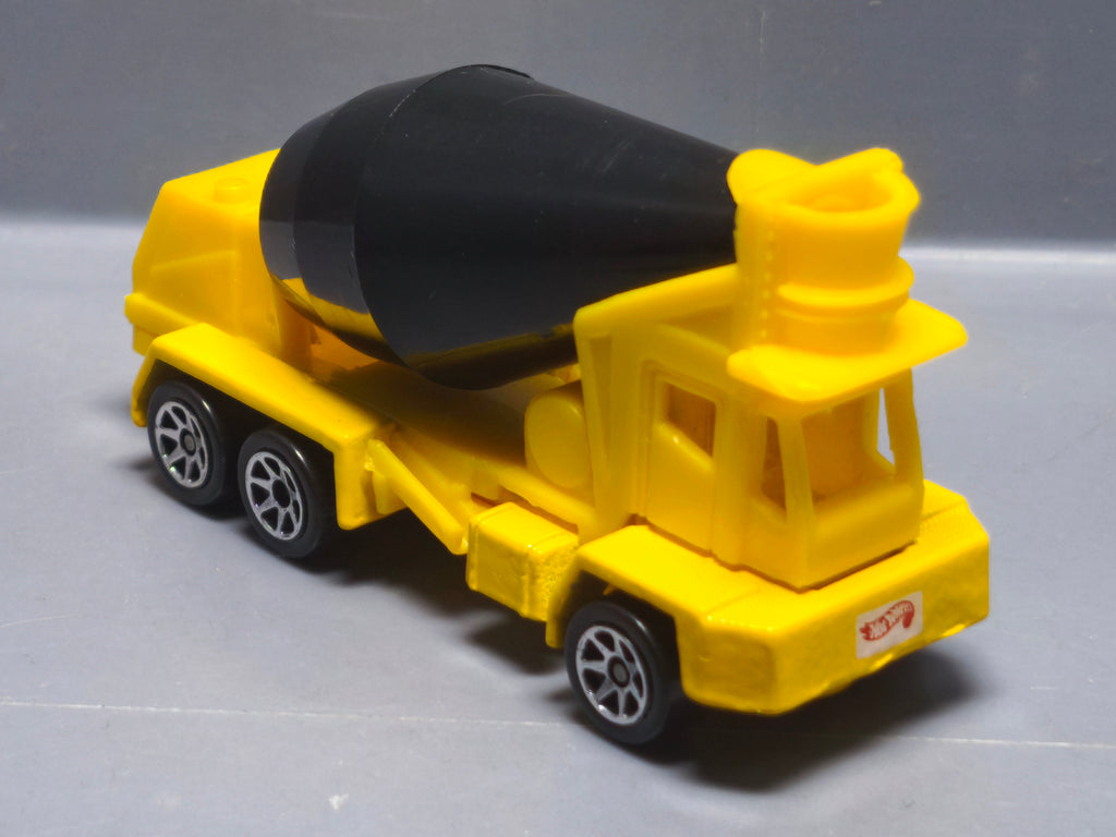 Hot Wheels 1997 exclusive multipack toys R Us Oshkosh cement mixer (A36)