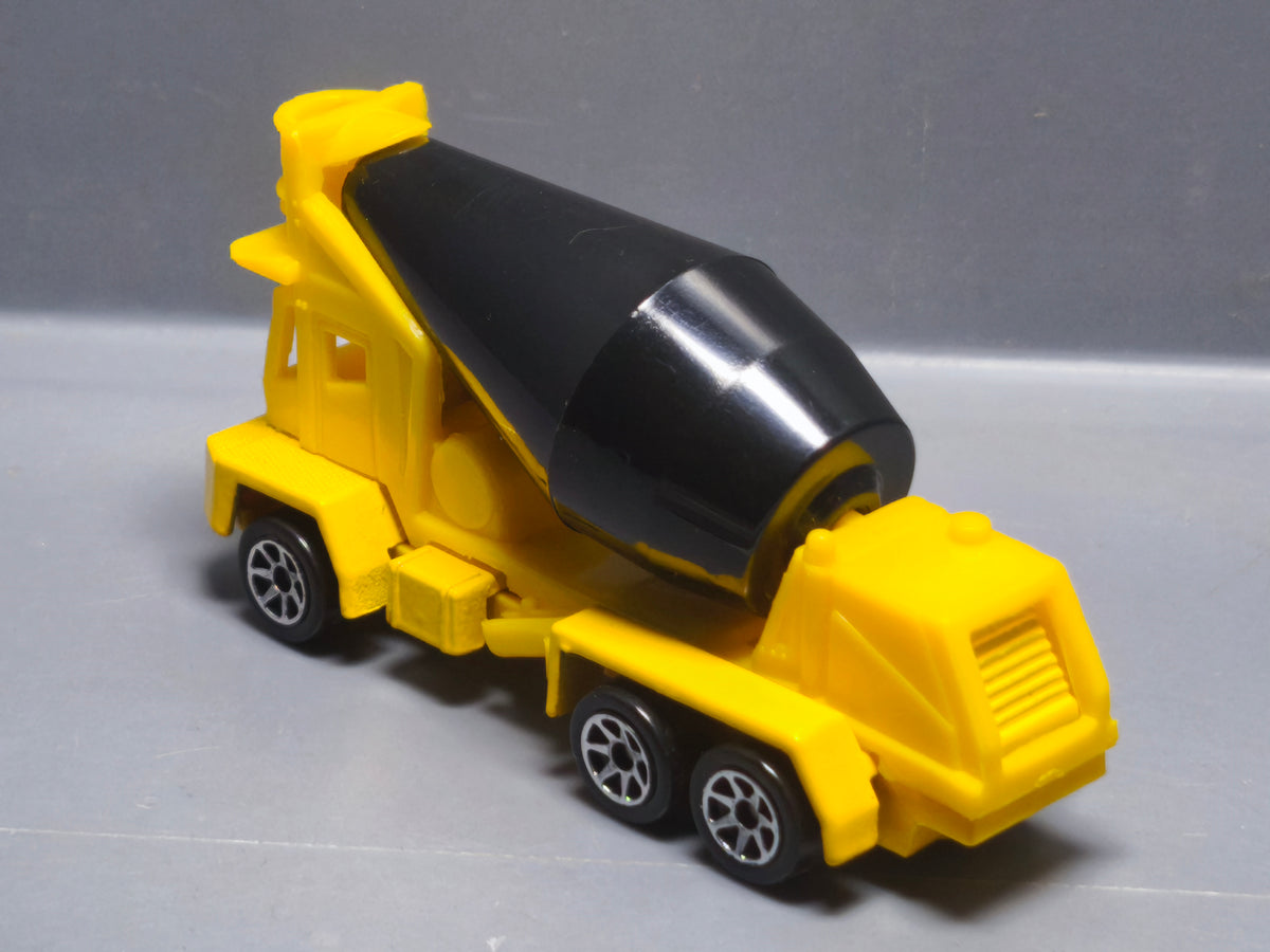 Hot Wheels 1997 exclusive multipack toys R Us Oshkosh cement mixer (A36)