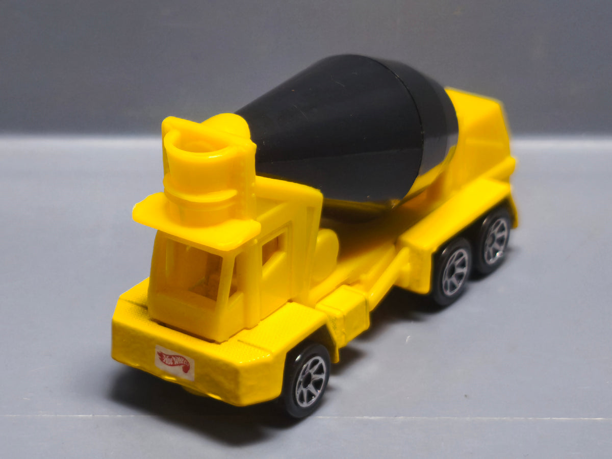 Hot Wheels 1997 exclusive multipack toys R Us Oshkosh cement mixer (A36)